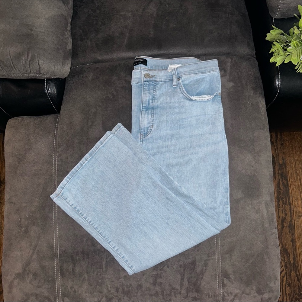 Banana Republic Women’s Light Blue Cropped Bootcut Jeans